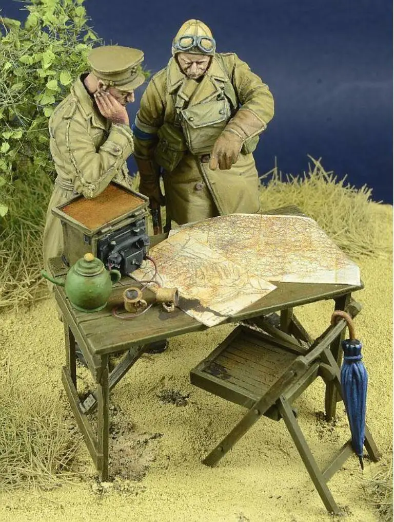 

1/35 Scale Unpainted Resin figure Field Command (not contain maps)