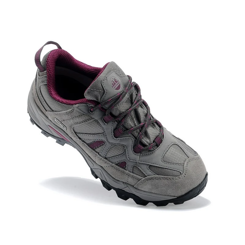 walking shoe store