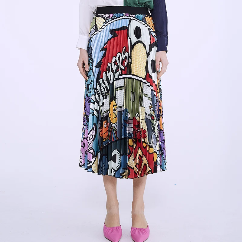 Новинка года; сезон весна-лето; атласная эластичная юбка с рисунком из мультфильма; Женская плиссированная юбка трапециевидной формы до середины икры в уличном стиле