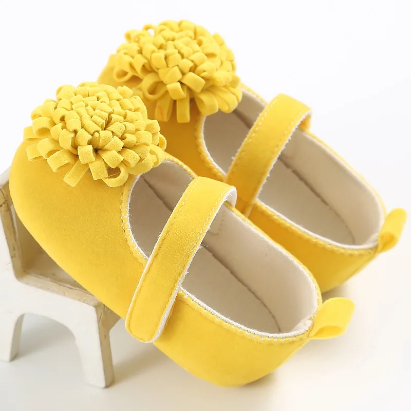 Желтые туфли с цветами для маленьких девочек; обувь принцессы для малышей; подарок для новорожденных; мягкая подошва; 0-18 месяцев