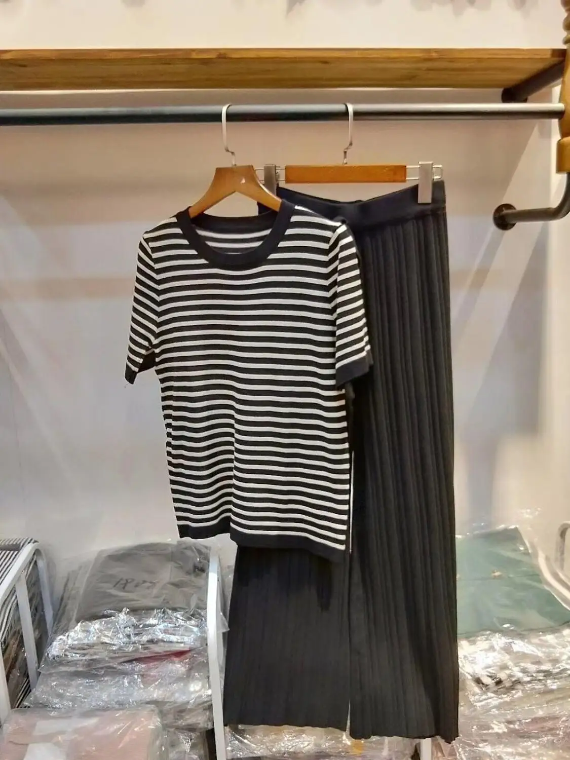Летняя новая мода женский тонкий повседневный полосатый вязаный Топ+ широкие штаны комплект из двух предметов женская модная одежда - Цвет: Черный