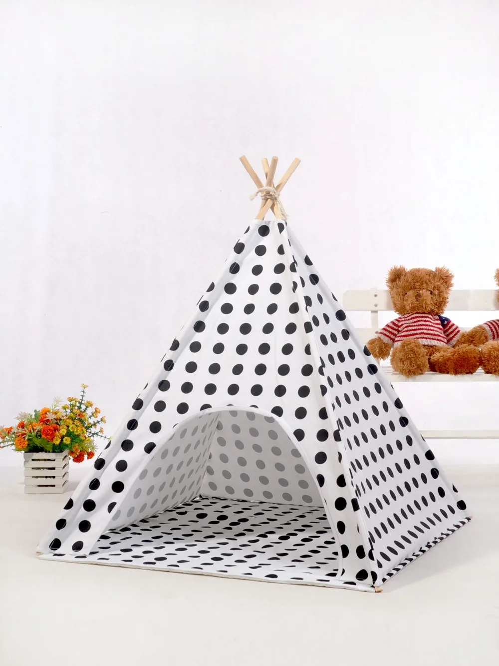 

Large Polka Dot Canvas Dog Teepee Tent with Mat 30" Base