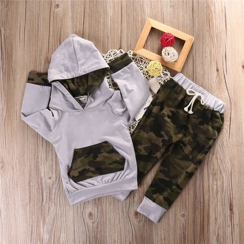 Одежда для маленьких мальчиков и девочек пуловер с длинными рукавами хлопковый Камуфляжный топ с капюшоном + штаны комплект одежды из 2