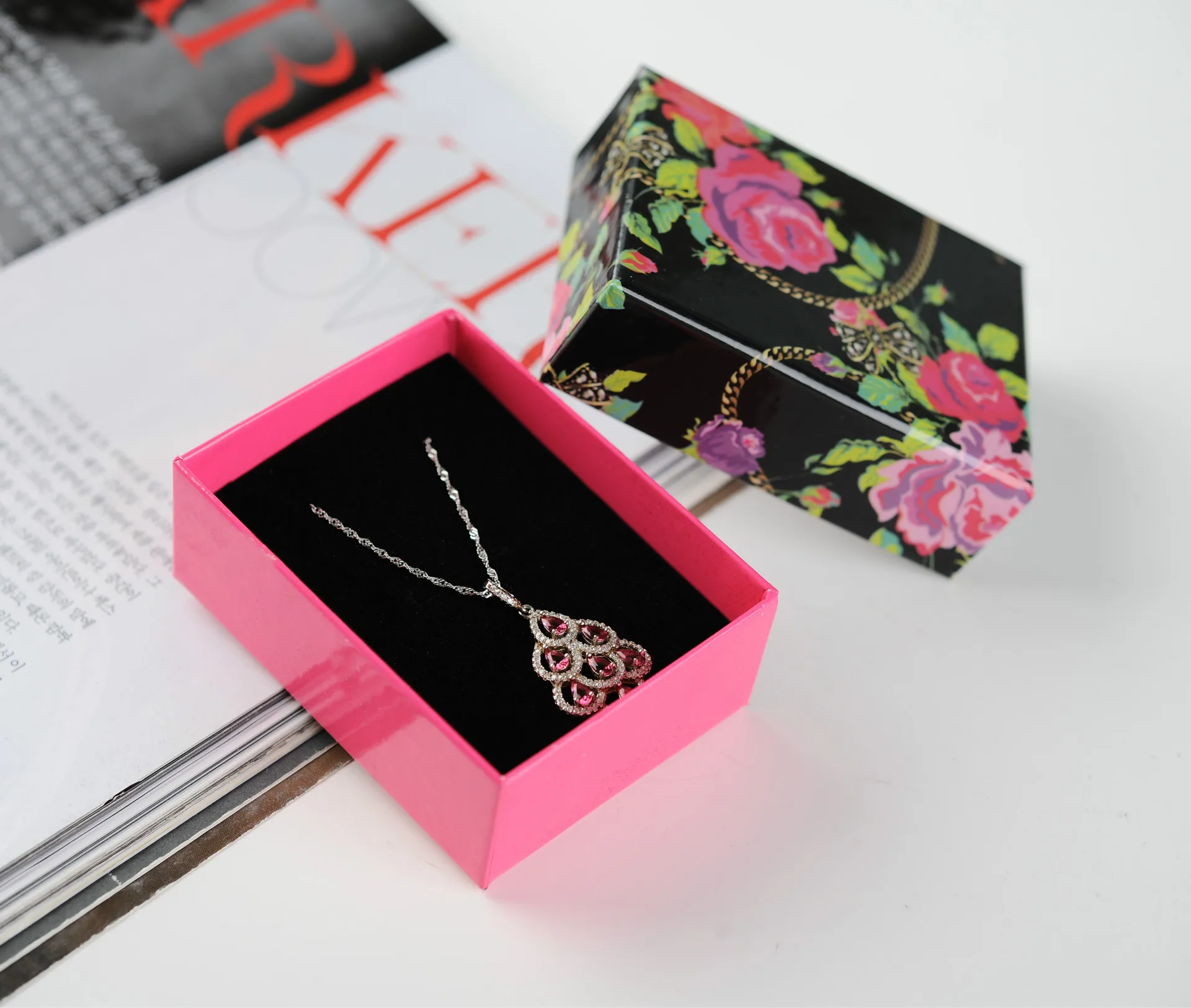 DoreenBeads коробки для ювелирных изделий оптом с цветочным принтом Розы Красные ожерелья Кольцо посылка коробка упаковка подарочная коробка 8,5*6,5*3,5 см 1 штука