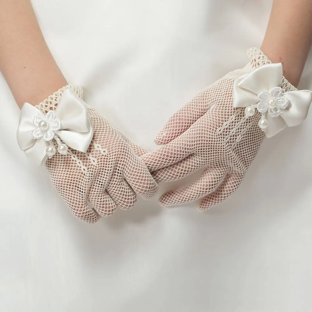 Модные высококачественные вечерние кремовые кружевные ажурные перчатки с жемчугом для причастия, Детские милые перчатки с бантиком для
