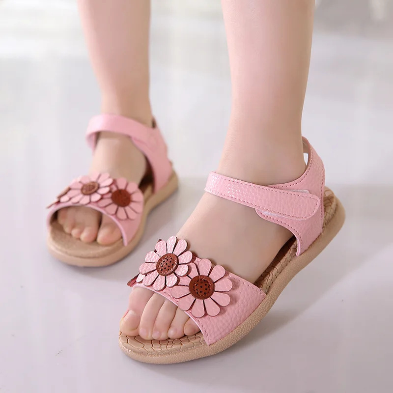Новинка года; Летние босоножки для девочек с цветами Без каблука; босоножки принцессы с мягкой подошвой; пляжная обувь для девочек в Корейском стиле