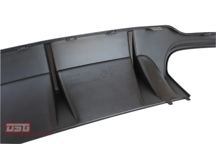 W204-C63-Style-PP-Rear-Bumper-Lip-Diffuser-3