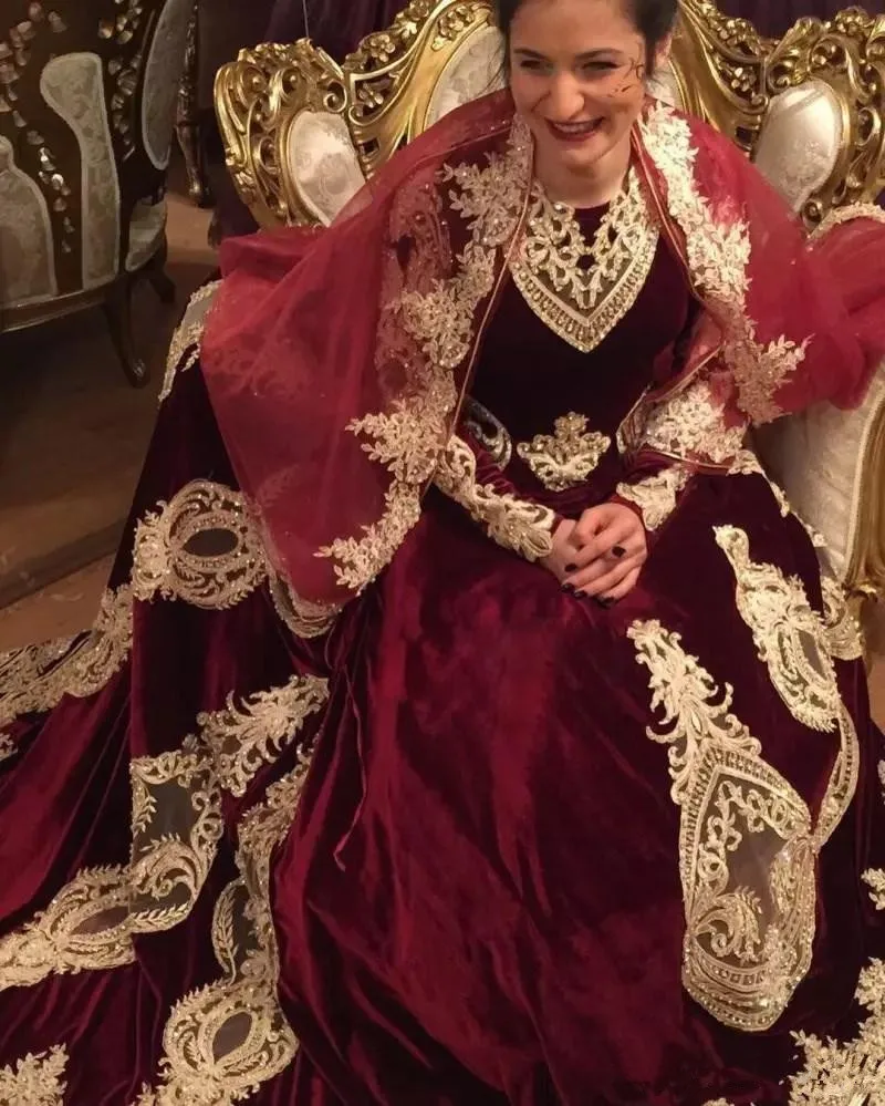 luxury-muslim-wedding-dresses-with-veil-arabic-dubai-velvet-burgundy-applique-beads-bridal-dress-jewel-neck-sweep-train-wedding-dress (3)_副本