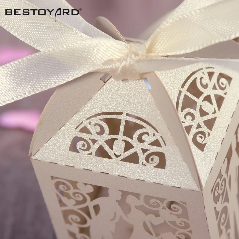 50pcs-Couple-Design-Luxury-Lase-Cut-Wedding-Sweets-Candy-Gift-Favour-Boxes-with-Ribbon-Table-Decorations