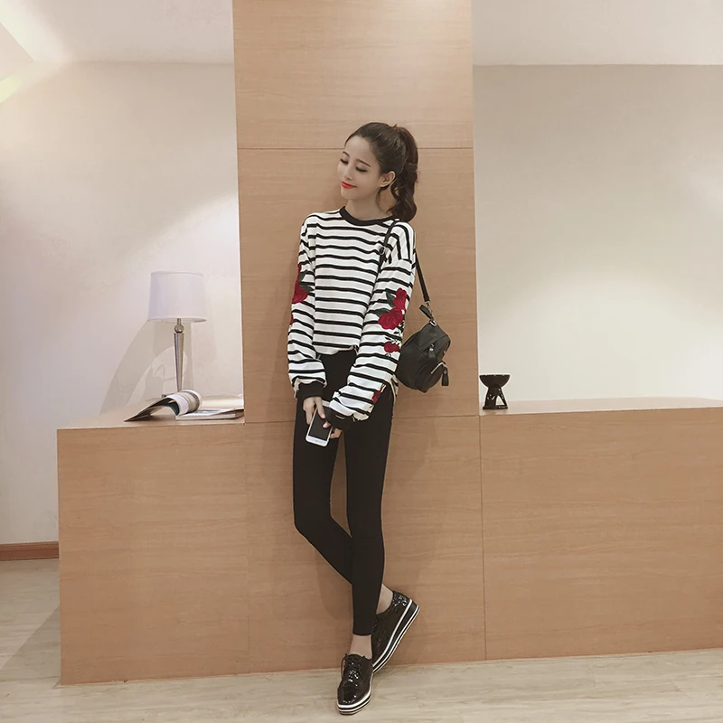 Roses Embroidery Lantern Sleeve Loose Striped Women Sweatshirt (11)