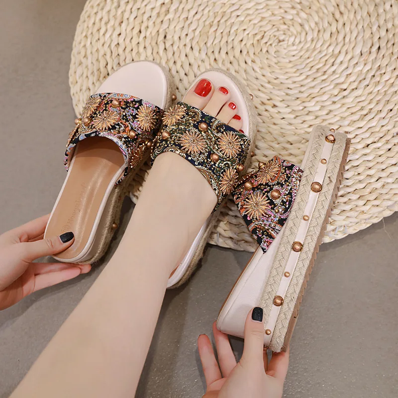 

Low Knitted Rivet Shoes Women's Slippers 2019 Platform Cross-tied Designer Slides On A Wedge New Summer Beach Luxury Sliders