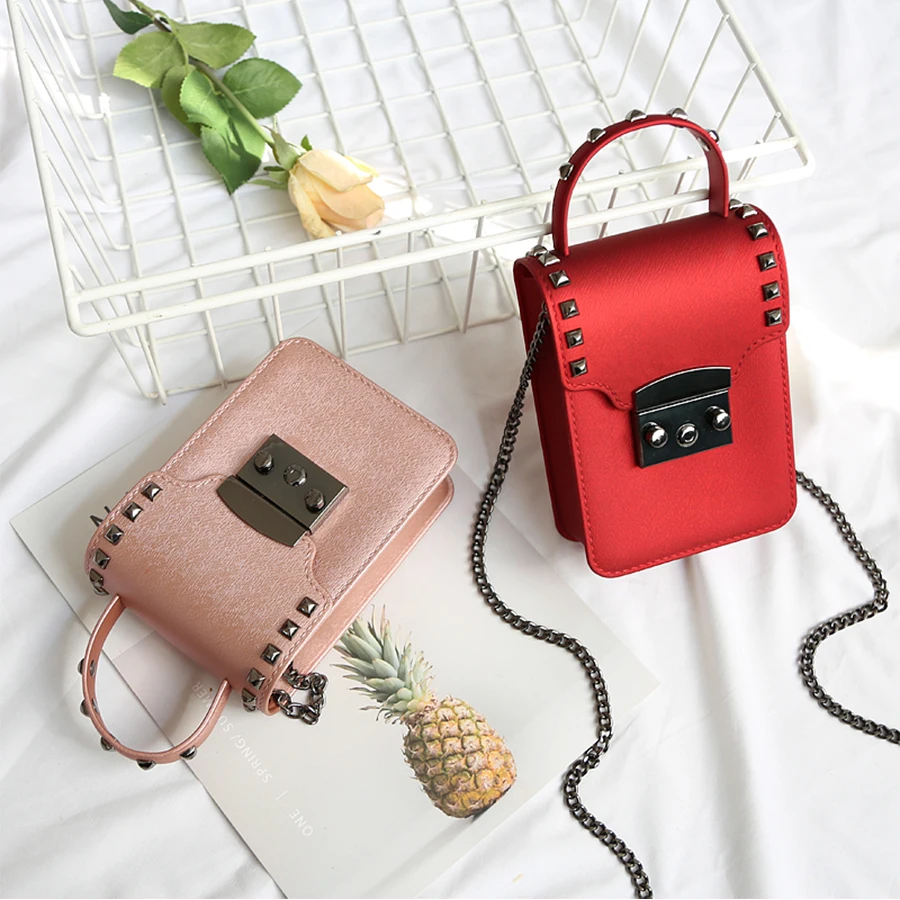 

Candy Color Jelly Bags Women Rivet Mini Flap Frosted Chains Saddle Bag Women Messenger Bags Luxury PVC Designer Fanny Lady Bolsa