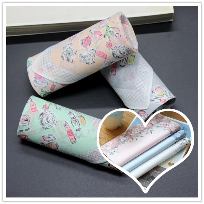 

Elegant lady printed handkerchief towel. Soft cotton fabric handkerchief. 6 flower patterns. 42 cm * 42 cm.