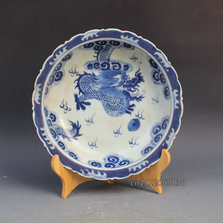 

Exquisite Chinese Handmade Blue and White Porcelain Antique Imitation Plate Painted With Dragon Designs