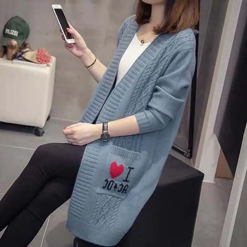 

2019 Spring and autumn fashion popular temperament Loose jacket love heart letter pocket new product long twist braid cardigan