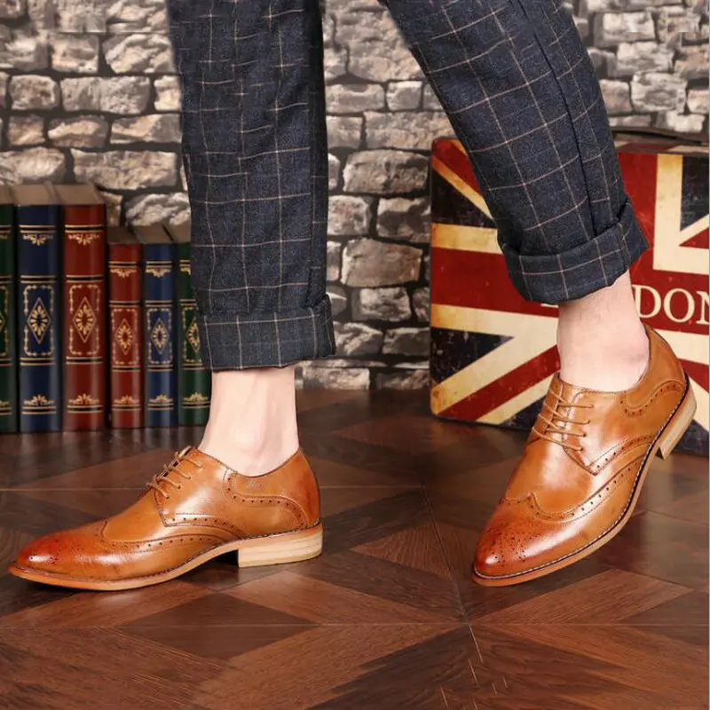 

2019 Men Business Dress Shoes Pointed Toe Men Wedding Shoes Leather Formal Shoes casual flats Brand Brogue Brown Red Black