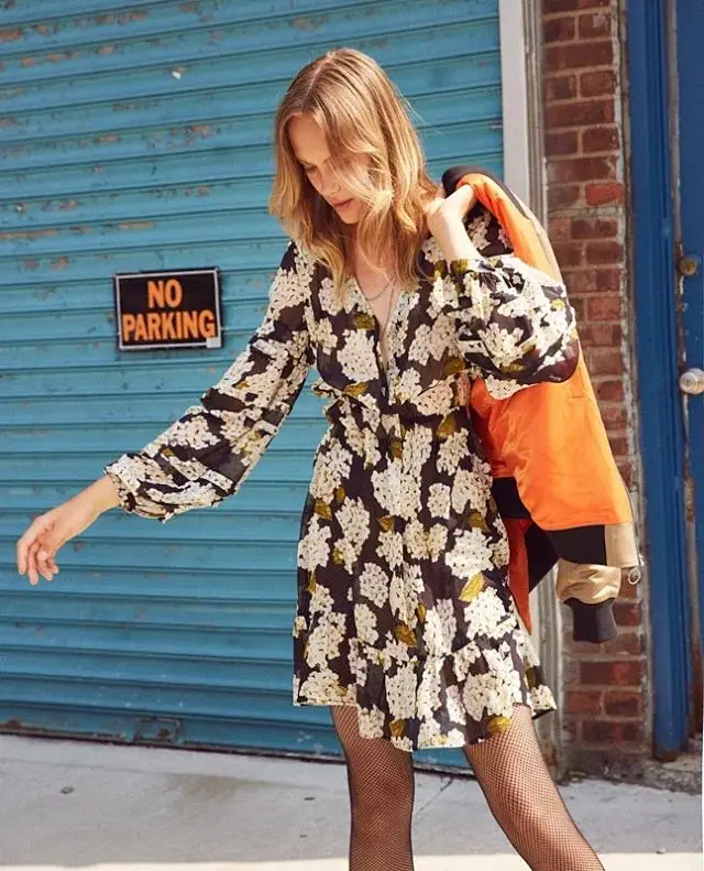 

Women Dress 2019 Spring and Summer V-neck Vintage Lantern Sleeve Silk Dress