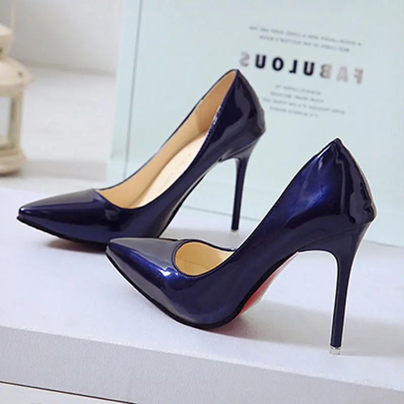

New Europe and America 7CM pointed high heels simple solid color small fresh and comfortable patent leather ladies work shoes.