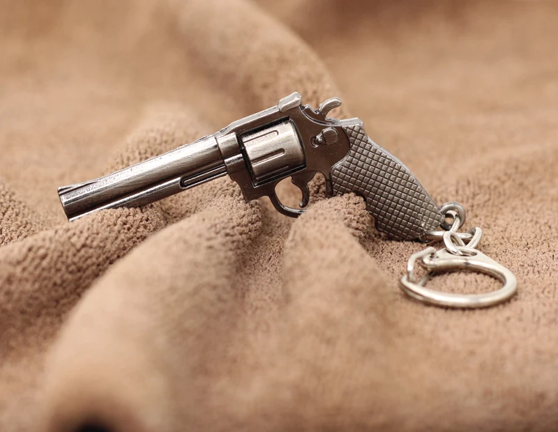 Fashion Miniature Revolver Pistol Weapon fashion Model Keychain Key Rings New Mini Gun key Chain For Men Jewelry Surprise Gift Fashion Miniature Revolver Pistol Weapon fashion Model Keychain Key Rings New Mini Gun key Chain For Men Jewelry Surprise Gift