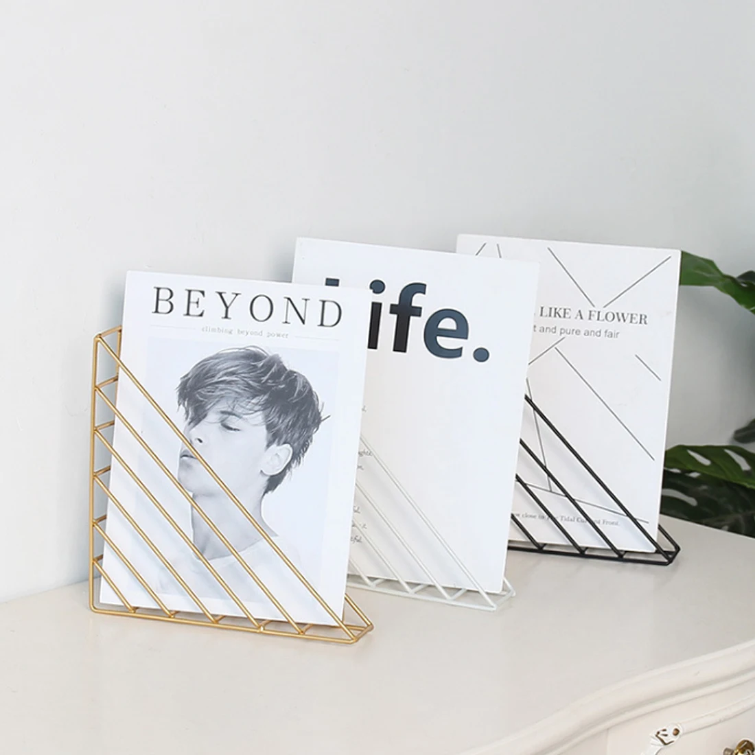 HIPSTEEN الشمال نمط مجلة رف اللوحة تخزين الرف بسيط الحديد حامل سلة غسيل معلقة المنزل الديكور