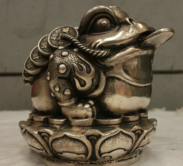 

Chinese China Folk Culture HandMade Silver Bronze statue Lucky Toad Sculpture R0713