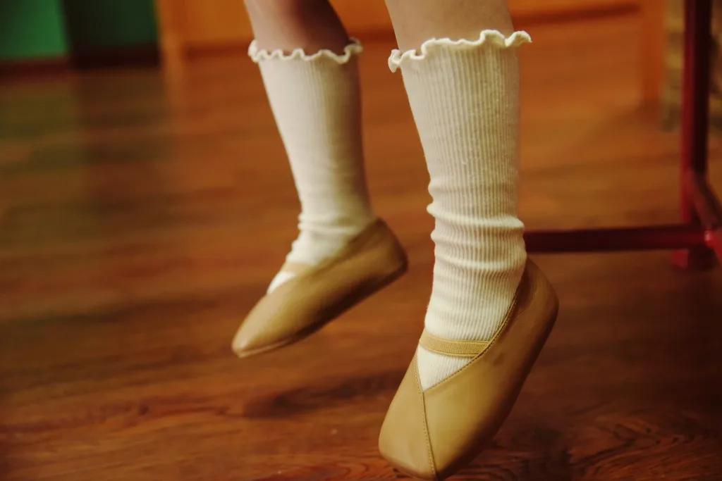 Носки для маленьких девочек хлопковые детские зимние и осенние носки в полоску в стиле Харадзюку, однотонные высокие носки в стиле ретро Детские Семейные носки с двойной иглой