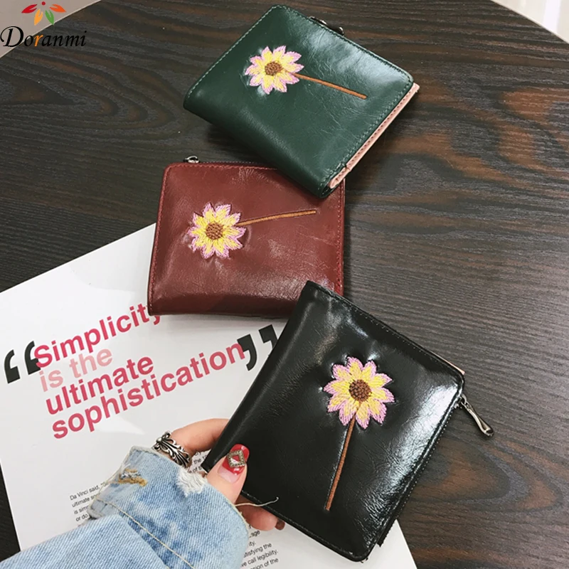

DORANMI Shining Leather Short Purse Bag 2018 Women's Wallet Embroidered Female Folding Purses Flower Money Bag PJ005