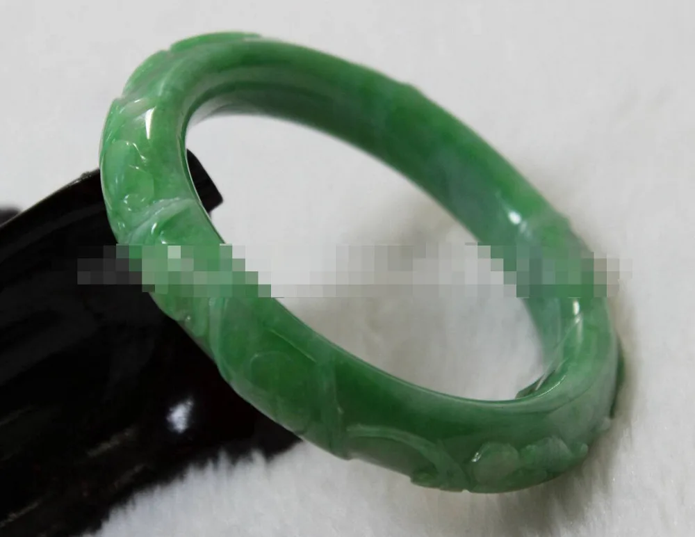

3016 BEAUTIFUL HAND-CARVED GREEN JADEITE JADE GEMS BANGLE BRACELET
