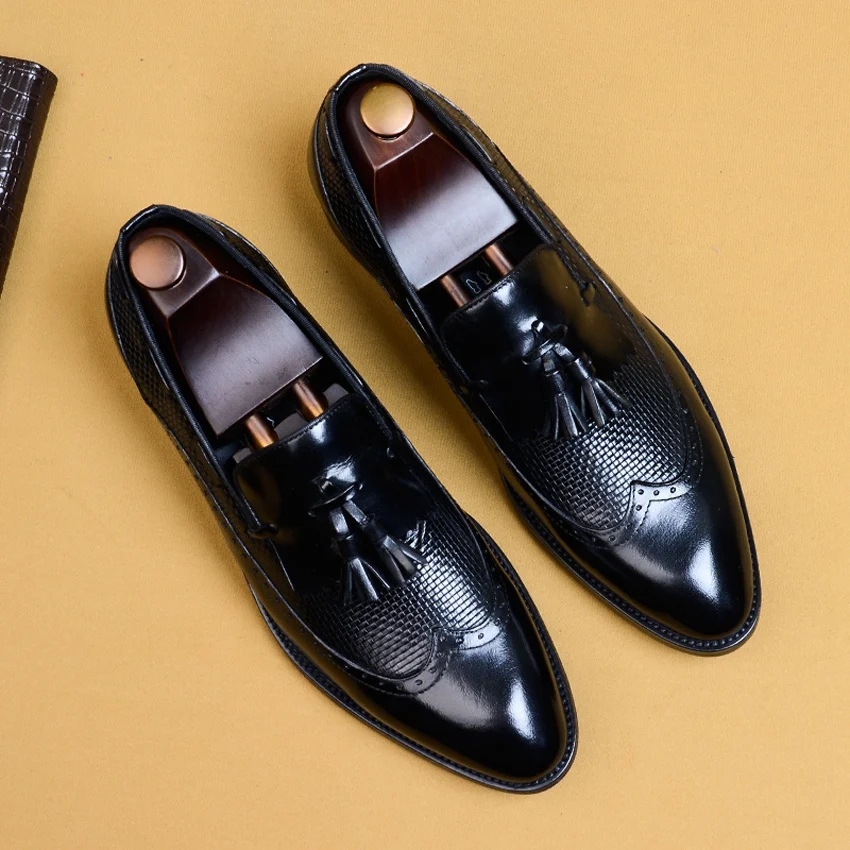 

Classic Design Genuine Leather Formal Wingtip Brogues Shoes Pointed Toe Slip on Men's Tassels Business Loafers For Male AS157