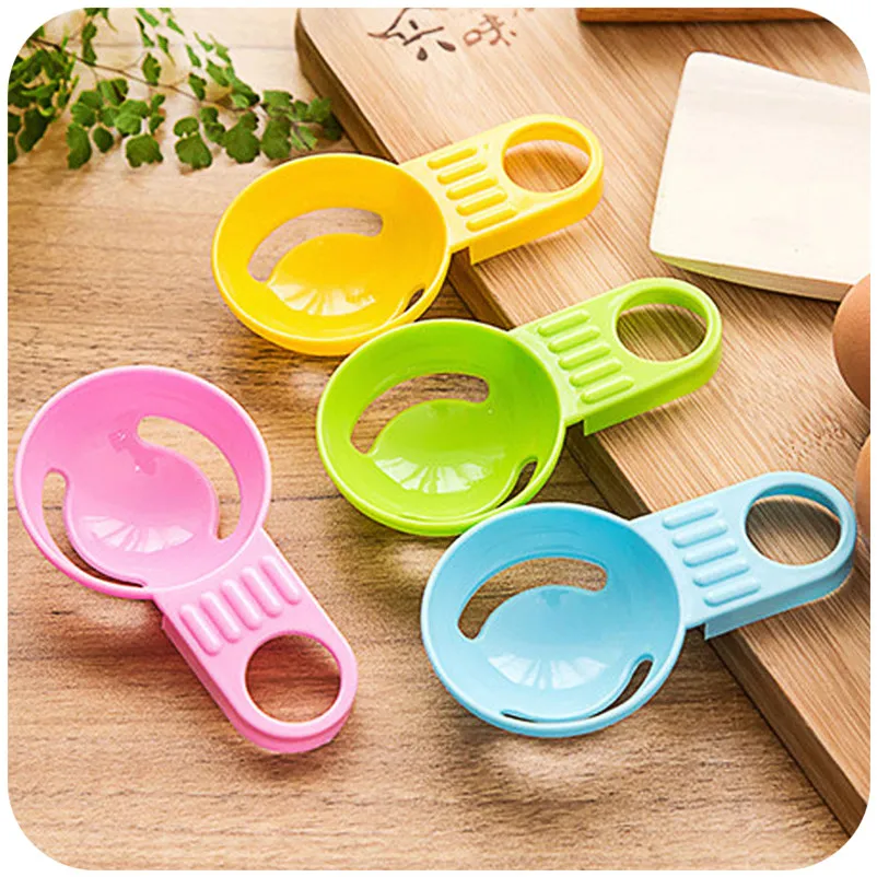 

Plastic Portable egg Yolk separator Kitchenware supplies Egg yolk and egg white separator Tool of making bread Random Color