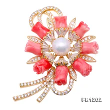 JYX очаровательные Броши с красным цветком Коралловая Булавка С 8,5 мм натуральный белый пресноводный жемчуг Коралловая Брошь Элегантные рождественские украшения