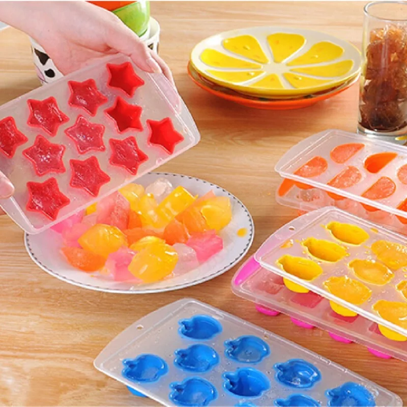 Самодельные формочки для льда. Как сделать лед без формы для льда. Стакан из льда. Форма для льда стопки. В чем заморозить лед.