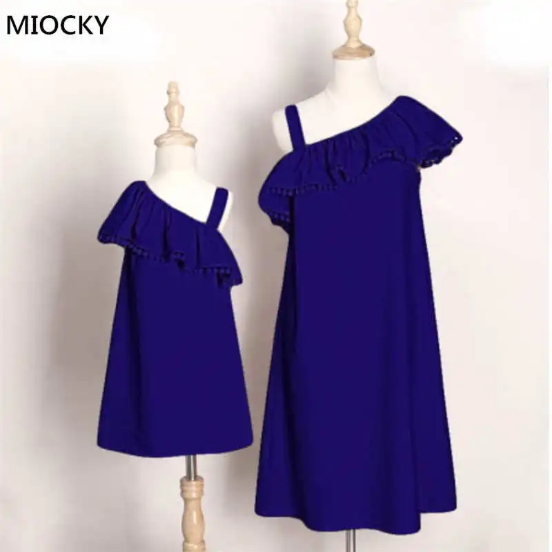 Family-Set-Oblique-Shoulder-Mommy-and-Me-Clothes-Mother-Mom-and-Daughter-Clothes-Family-look-Matching (1)