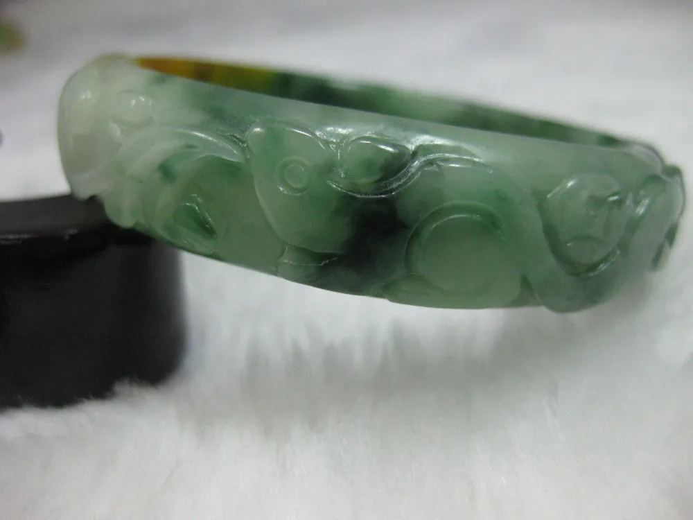 

0437 NATURE CARVING GREEN YELLOW JADE JADEITE BRACELET BANGLE