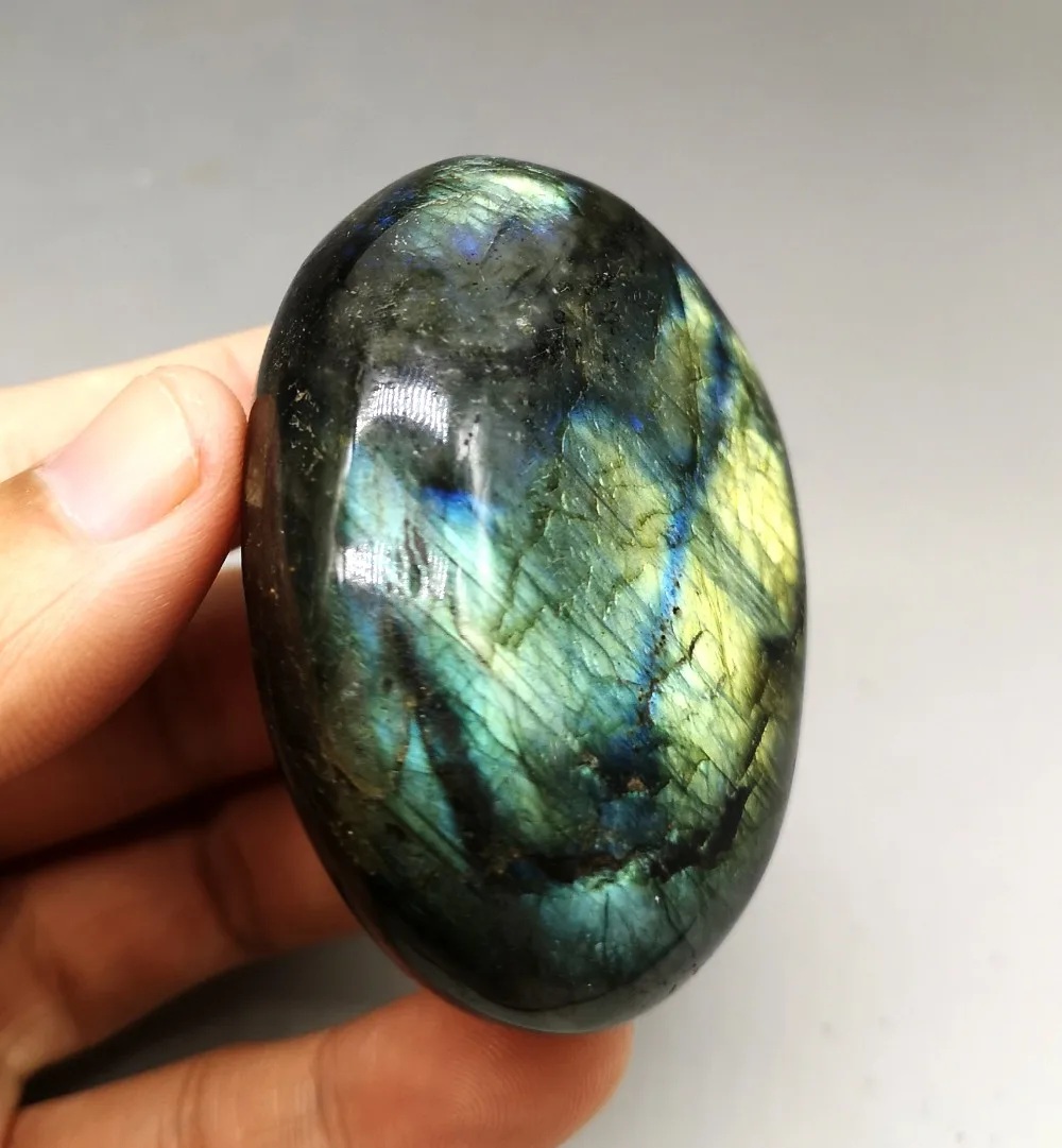 

122g Natural mineral specimen Flashy Labradorite Pebble Palm Stone Healing crystal from China