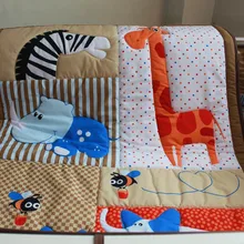 Вышивка джунгли Животные мальчик детская кроватка кроватки Постельные Принадлежности Комплекты 7 шт. одеяло Простыни Бамперы для автомобиля Bedskirt пеленки укладчик Одеяло