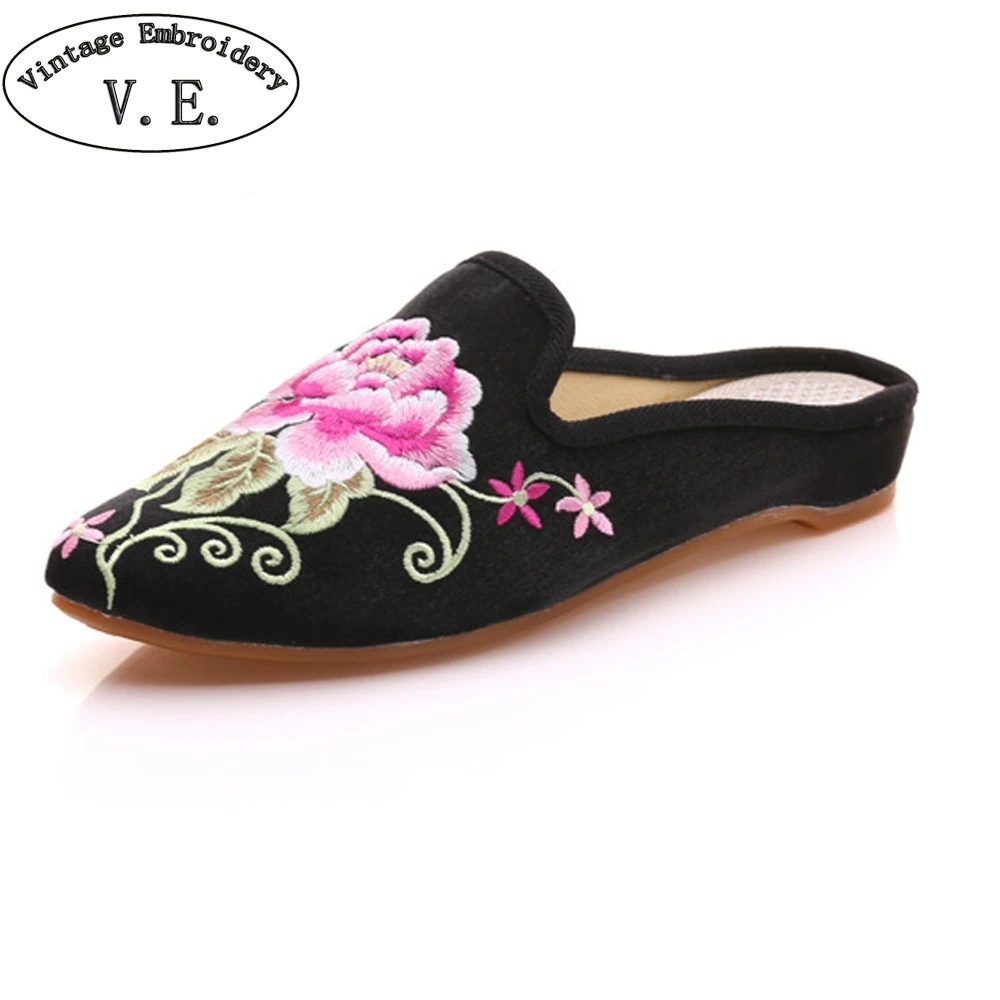 

Vintage Women Slippers Faux Suede Sandals Flower Embroidery Pointed Toe Comfort Slip-on Summer Cotton Shoes Woman Plus Size 43