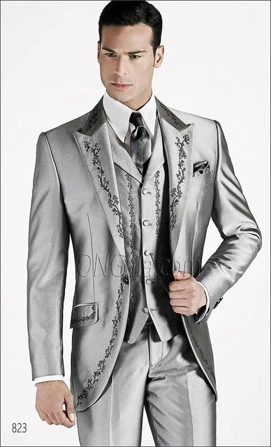 

2017 Sliver Grey Embroidery Patterns Men Suits Italian Gentlemen Style Formal Prom Tuxedo For Men Custom Masculino Ternos