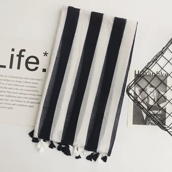 

2018 new European and American wind, black and white stripes, cotton and hemp scarves single scarf, sun protection shawl.