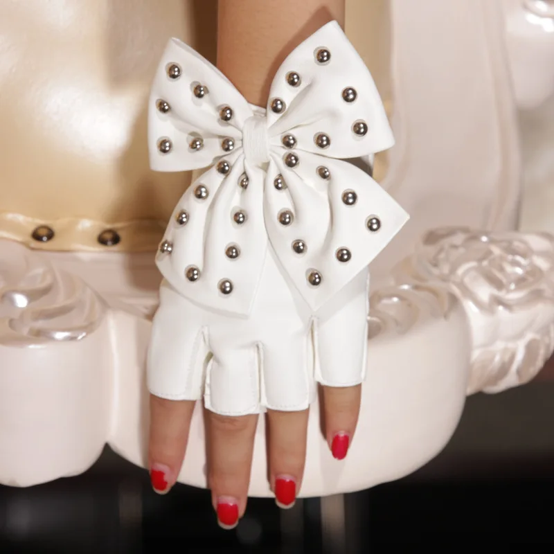 Новое поступление женские сексуальные Искусственные кожаные перчатки вечерние панк-перчатки зимние Хэллоуин заклепки бабочка лук полиуретановые перчатки