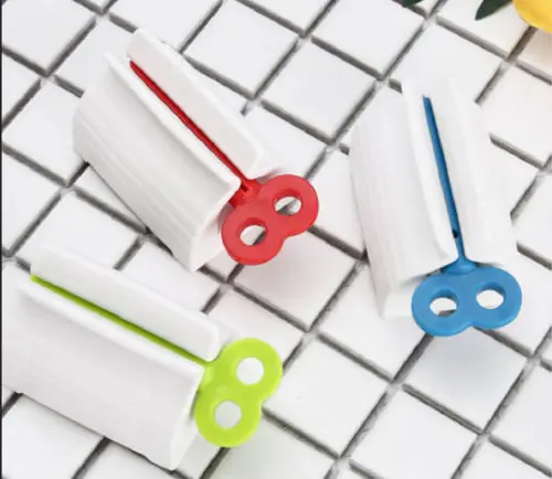 Креативный милый модный прокатный диспенсер для зубной пасты трубчатый партнер подставка подвесной держатель бытовой - Цвет: Random