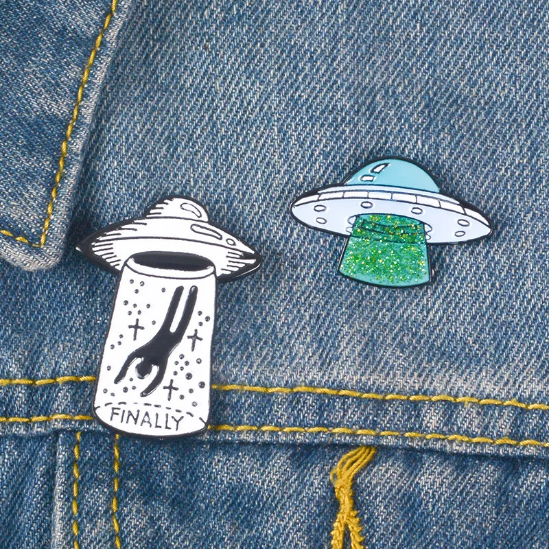 

Cartoon Creative Alien Enamel Pin Badge UFO Pin Alien Pin Pinback Button Clothing Collar Backpack Jewelry Accessories Gift