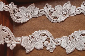 

lace trim with retro floral, 10 yards