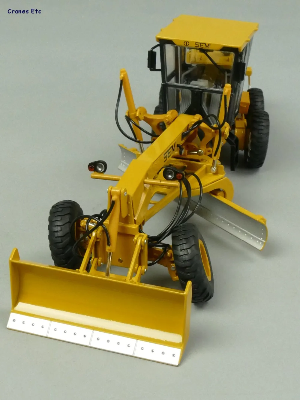 Автогрейдеры 1/43. Автогрейдер дз-143. Трактор дз 143. Грейдер junfa toys 6909-6d. Ha46f.