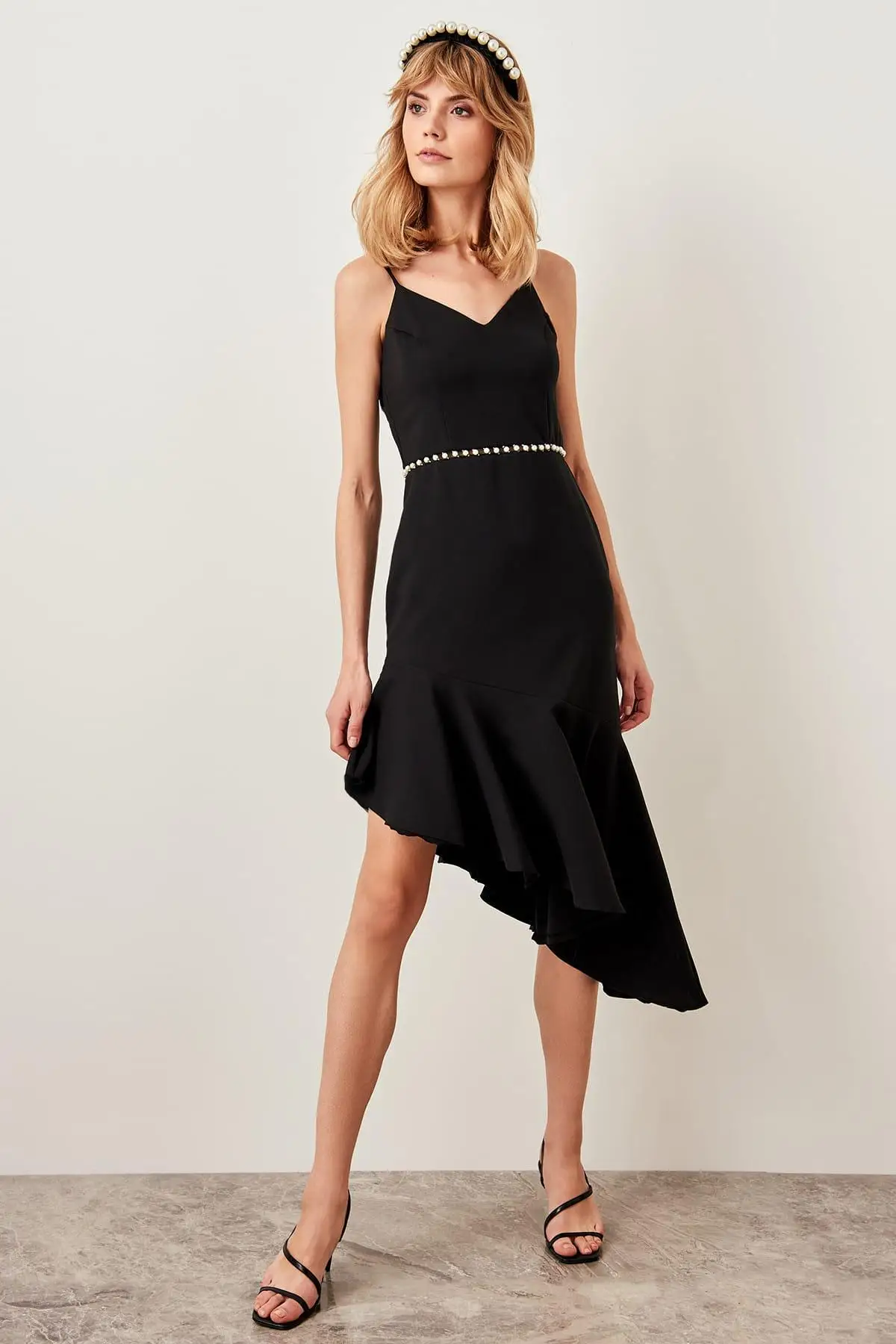 

Trendyol Black Pearl Detailed Dress TPRSS19FZ0204