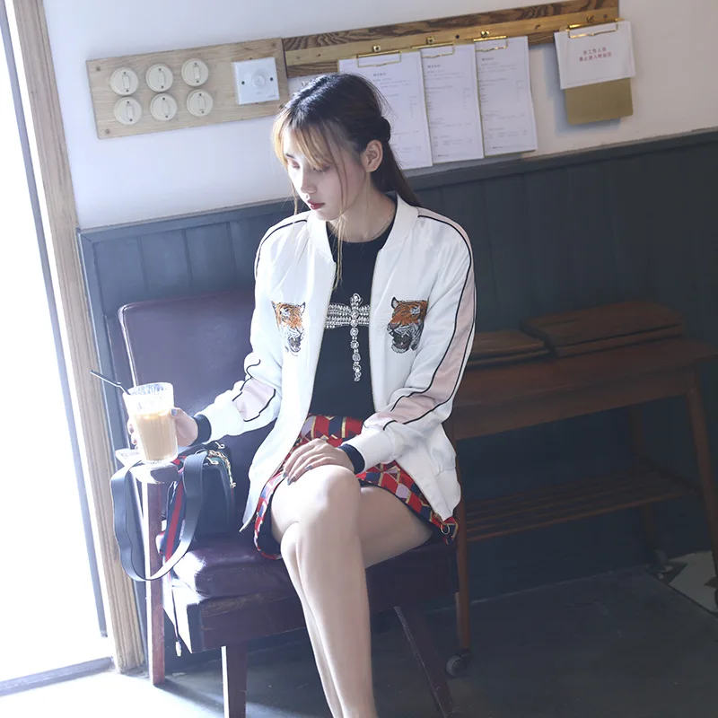 Spring New Long Sleeve Heavy Work Tiger Embroidery Short Slim Baseball Women Fashion Women Jackets and Coats 2019