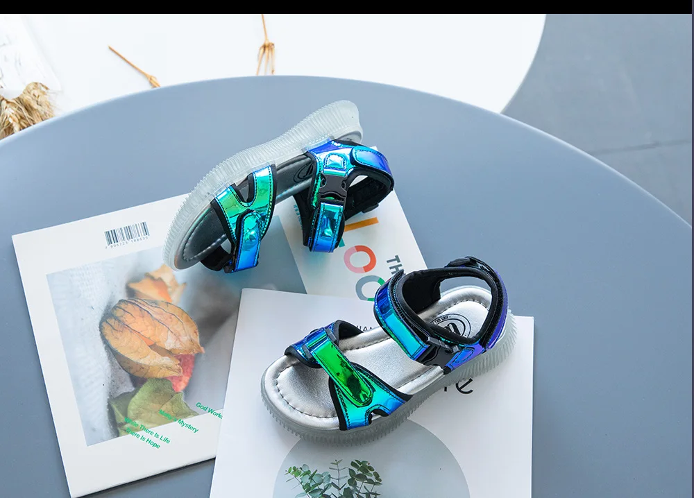 

Korean version of the summer new trend children's shoes men and women baby magic stickers luminous shoes fashion fluorescent bea