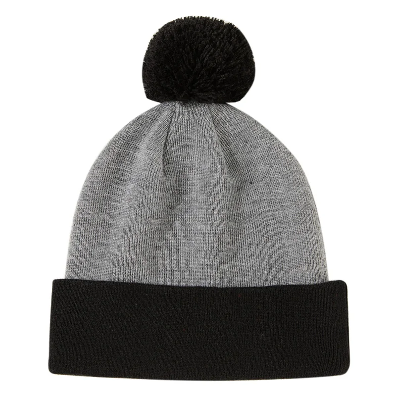 knitted-hat-gray-pompon-main