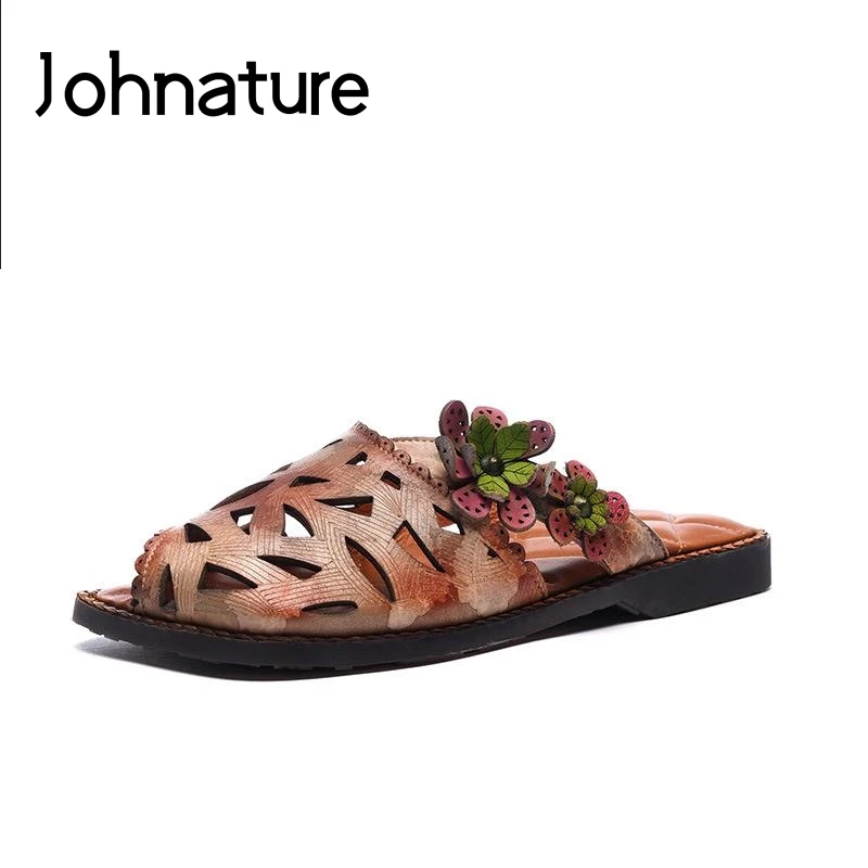 Женские шлепанцы с заклепками Johnature летние из натуральной кожи цветочным принтом