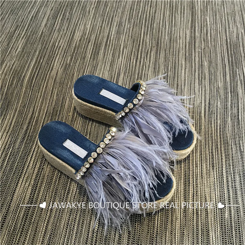 Летняя обувь; женские туфли-светильник из синей джинсовой ткани с украшением в виде перьев и кристаллов; обувь на платформе и высоком каблуке; коллекция года; женские уличные сандалии